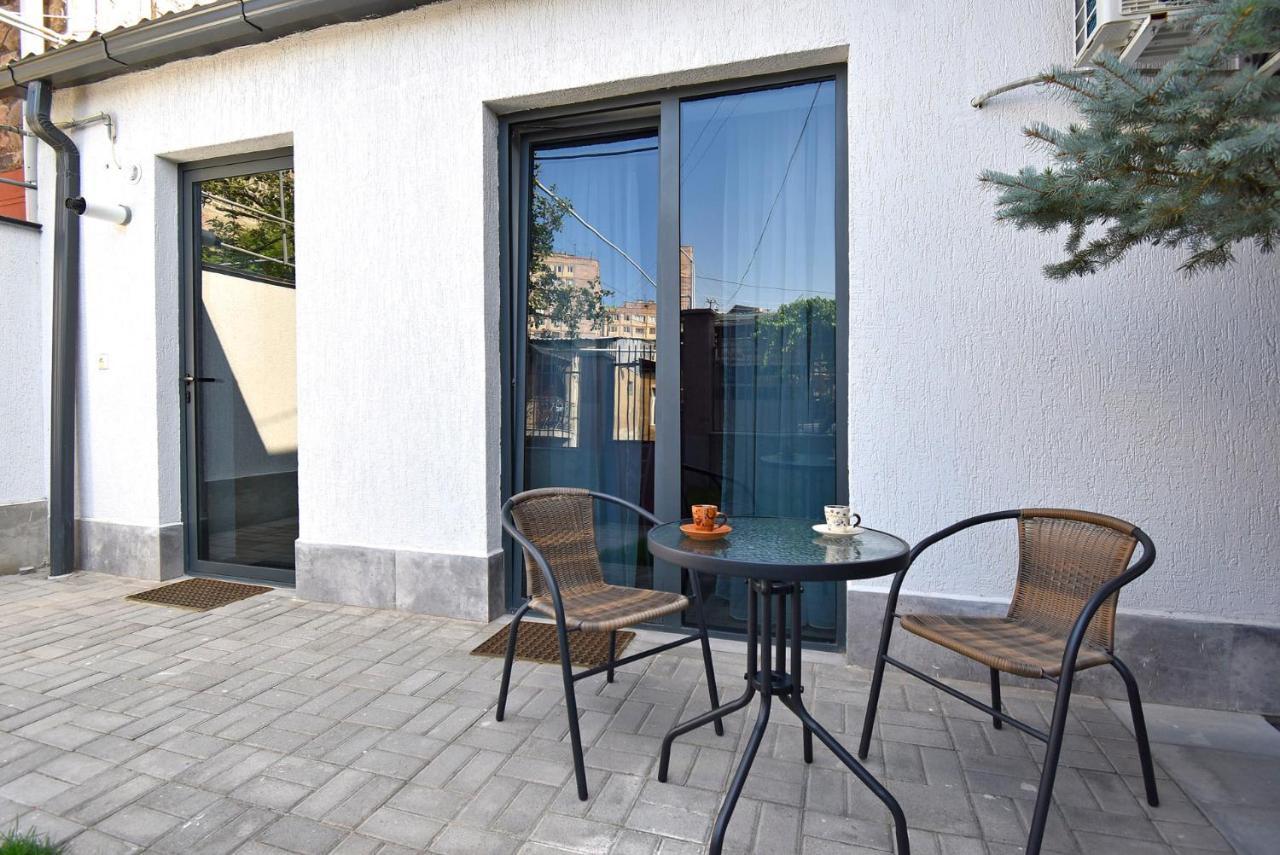 The Nut Guest House Γιερεβάν Εξωτερικό φωτογραφία