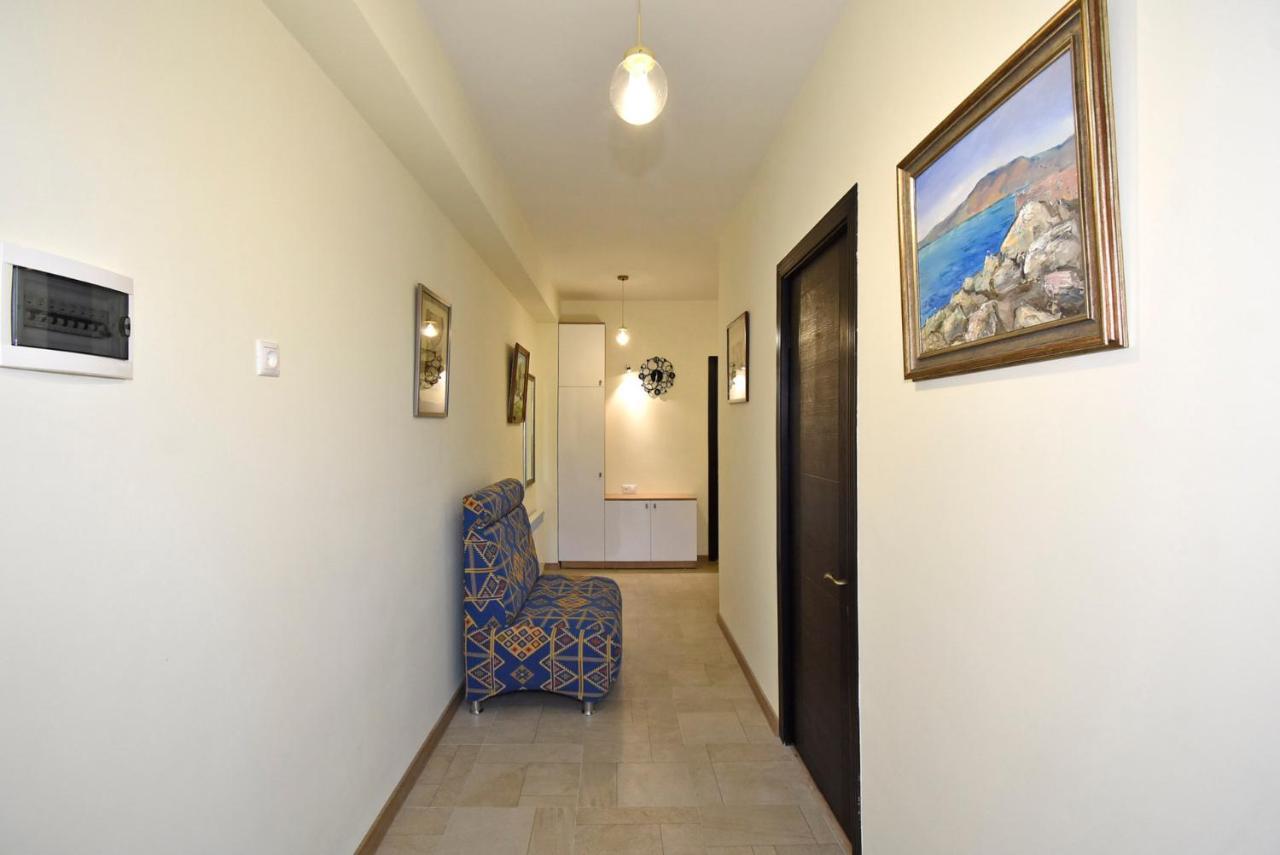 The Nut Guest House Γιερεβάν Εξωτερικό φωτογραφία