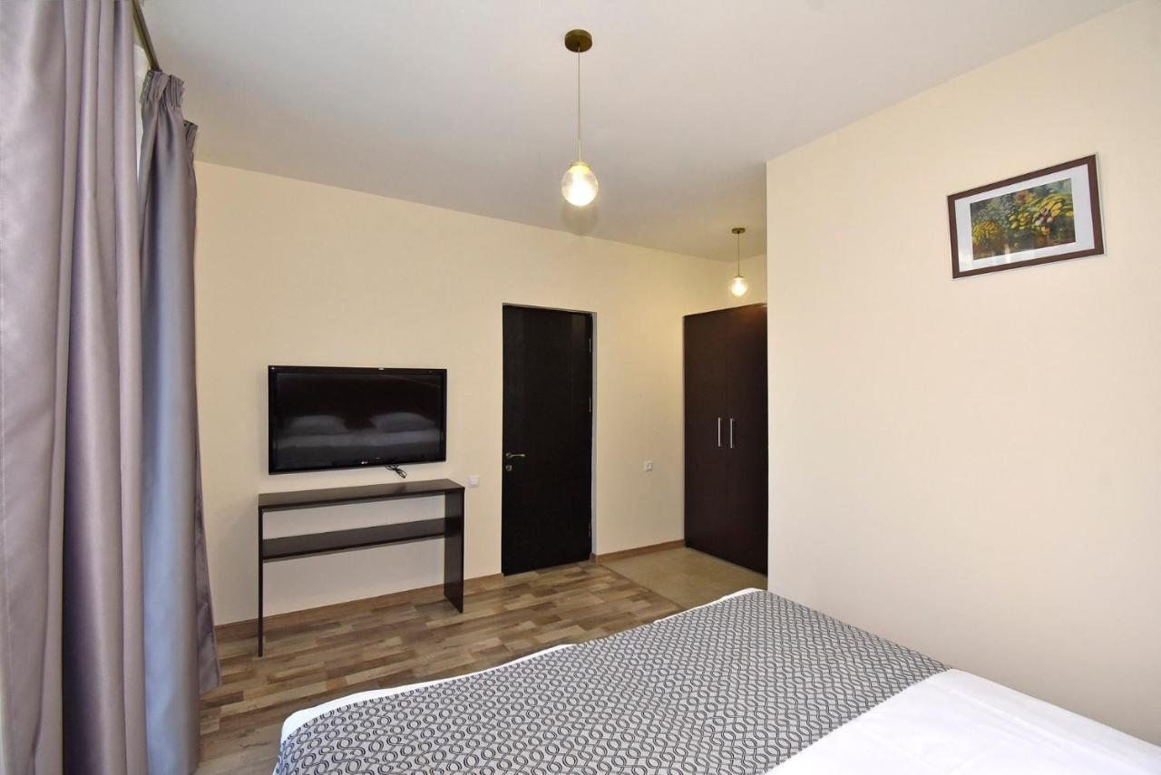 The Nut Guest House Γιερεβάν Εξωτερικό φωτογραφία