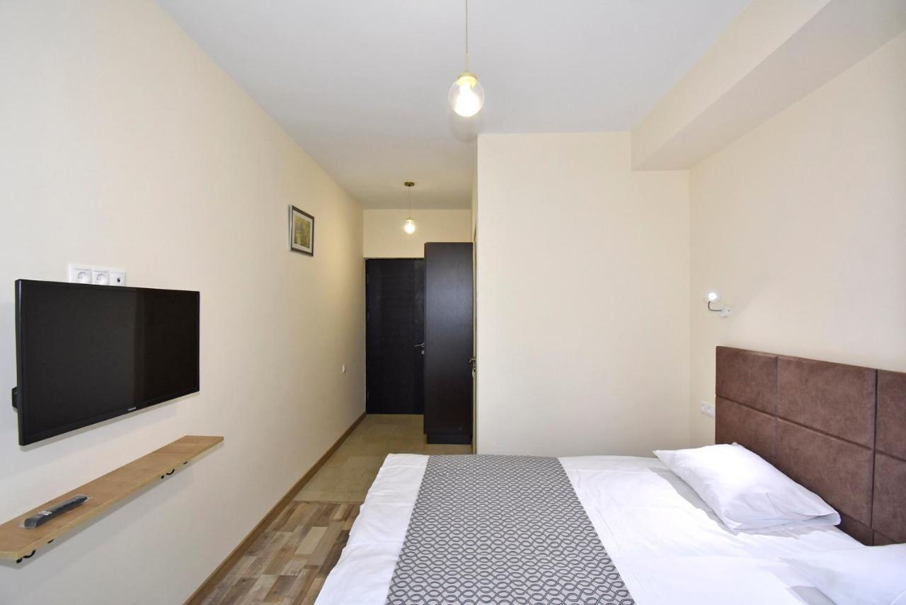 The Nut Guest House Γιερεβάν Εξωτερικό φωτογραφία